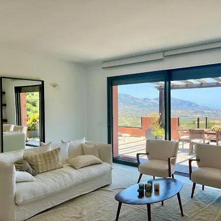 Bright In The Hills Of Elviria Apartment Malaga