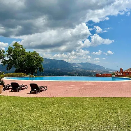 Bright In The Hills Of Elviria Apartment