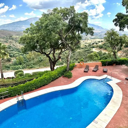 Apartment Bright In The Hills Of Elviria Malaga